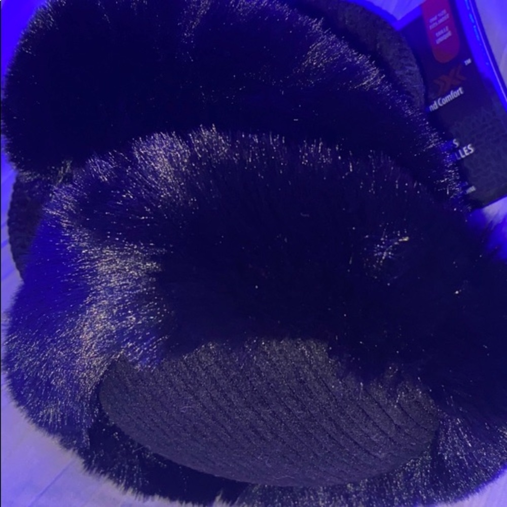Black warm earmuffs